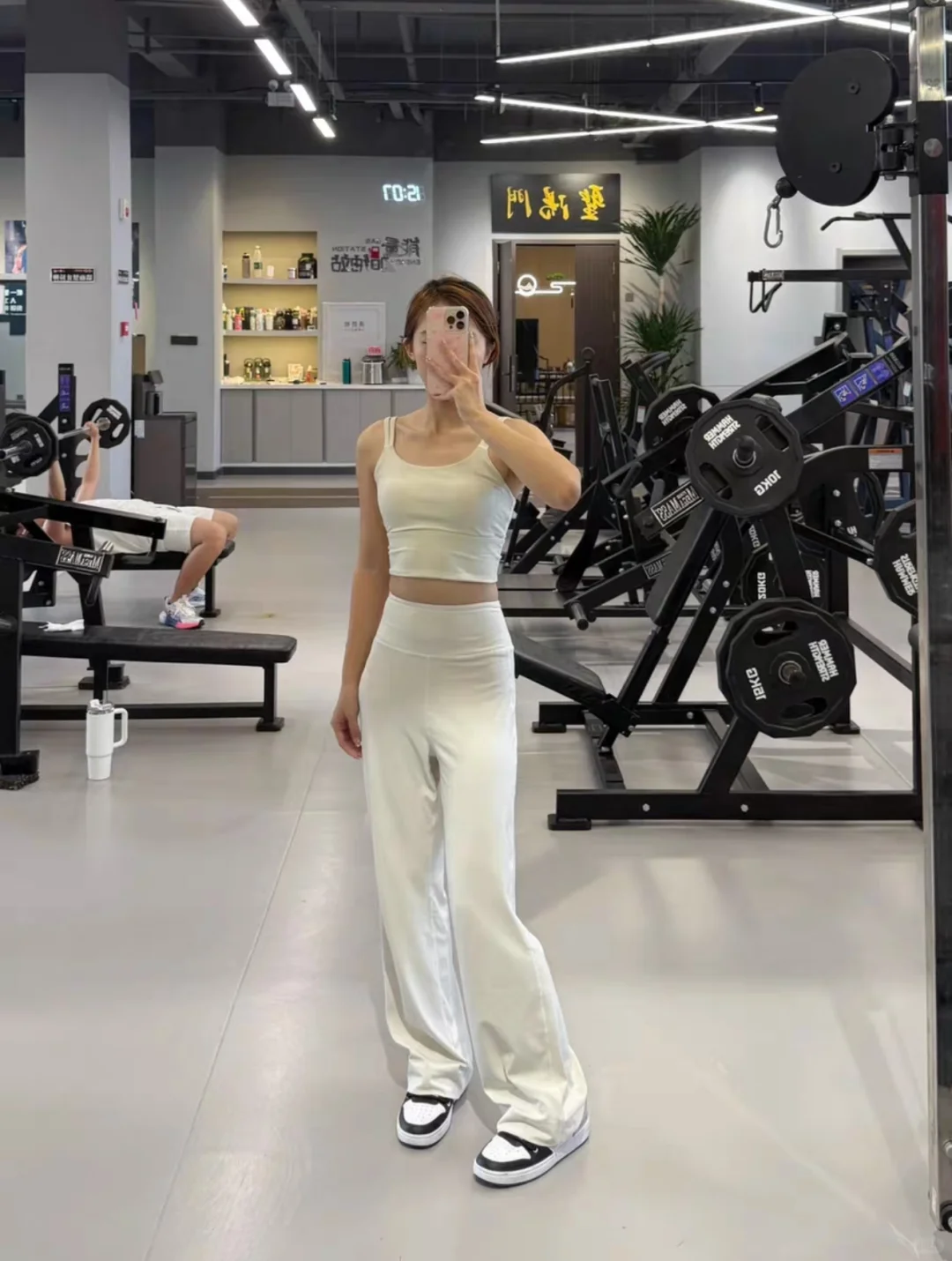 冬天健身房和白色更配~