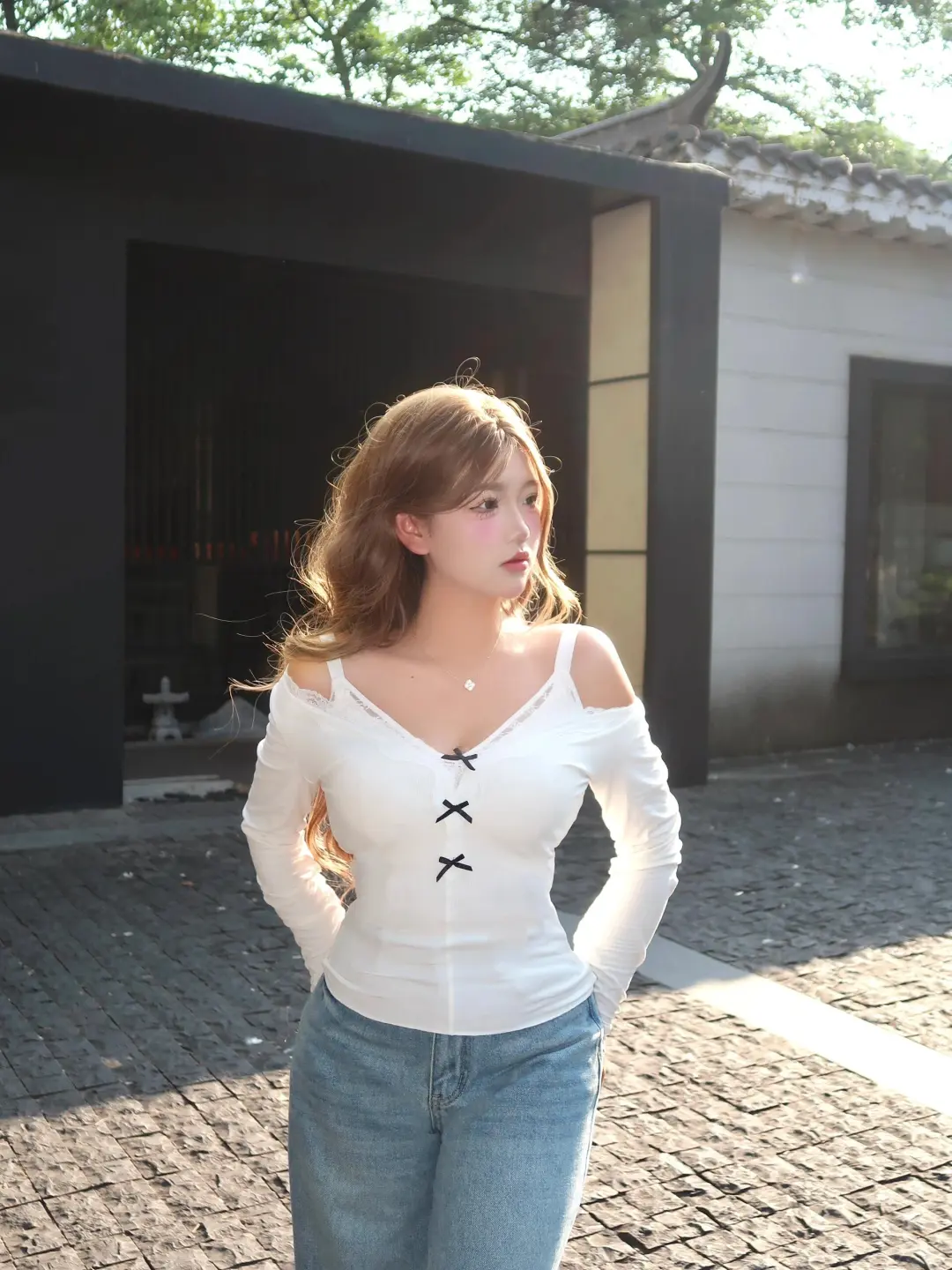 🤏🏻0.2cm！大胸有它也能Get空气感穿搭