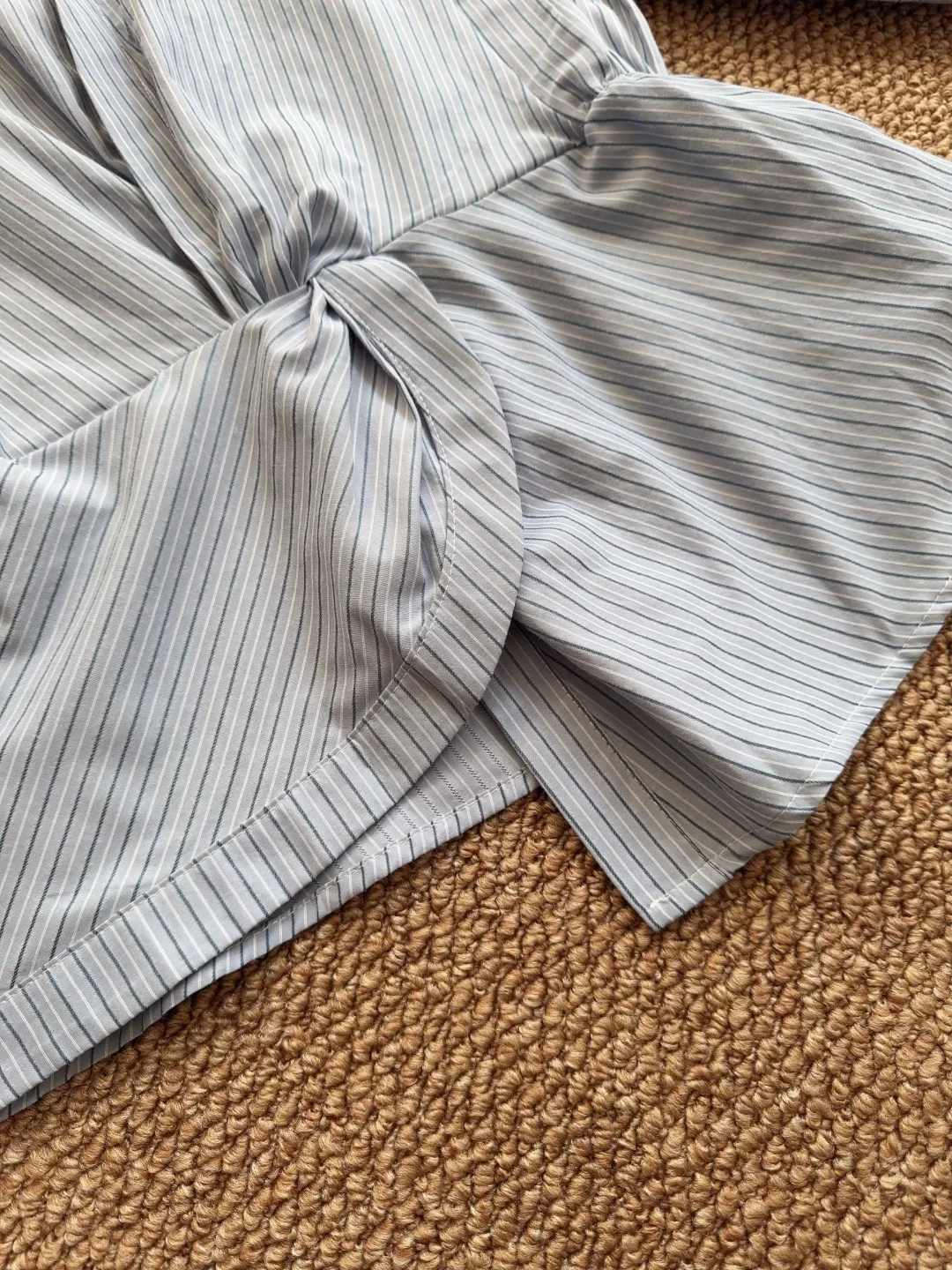 随手淘的 买到很满意的衬衫啊啊叠穿也很ok