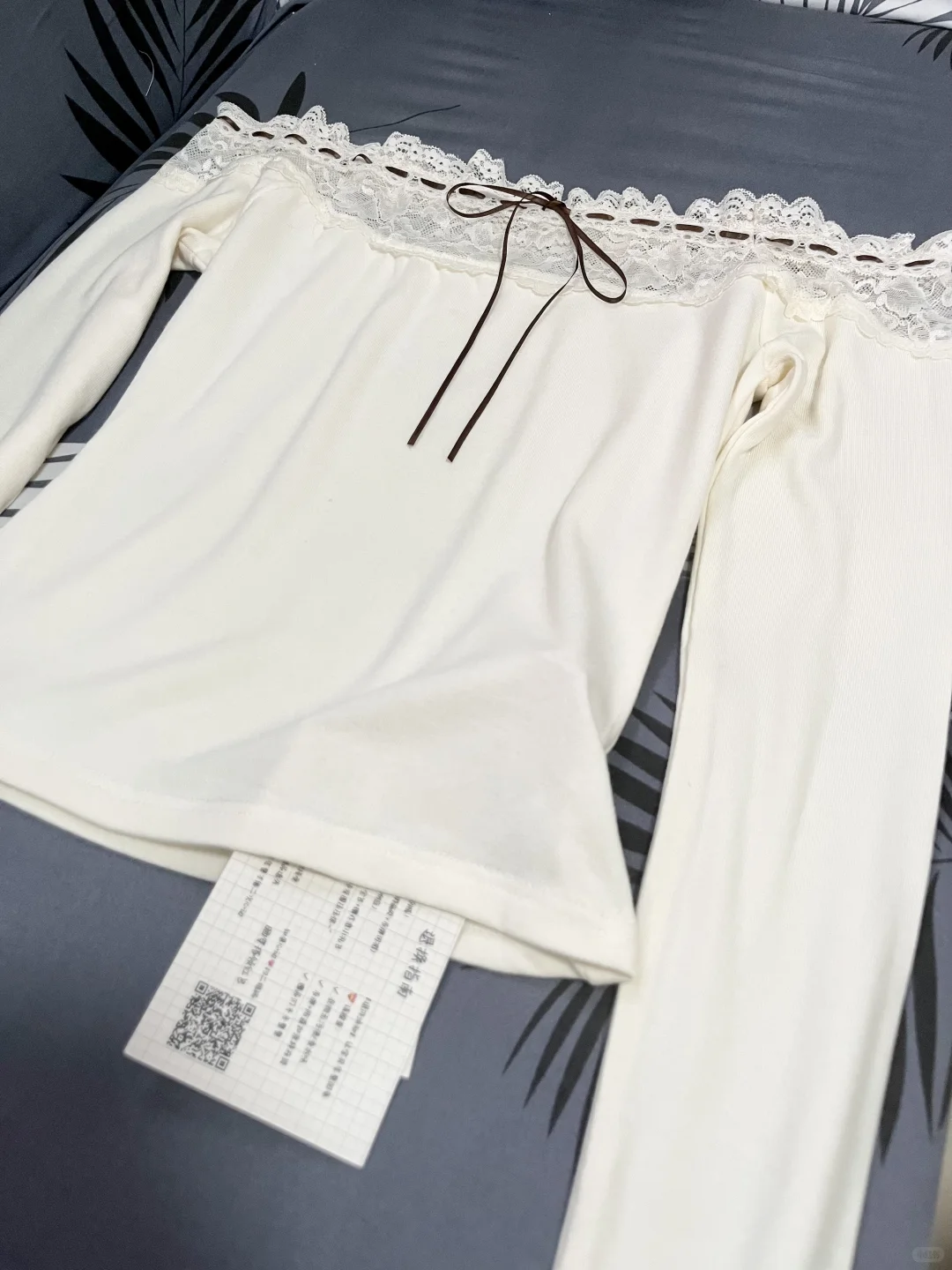 蕾丝边一字领上衣，全新闲置便宜出