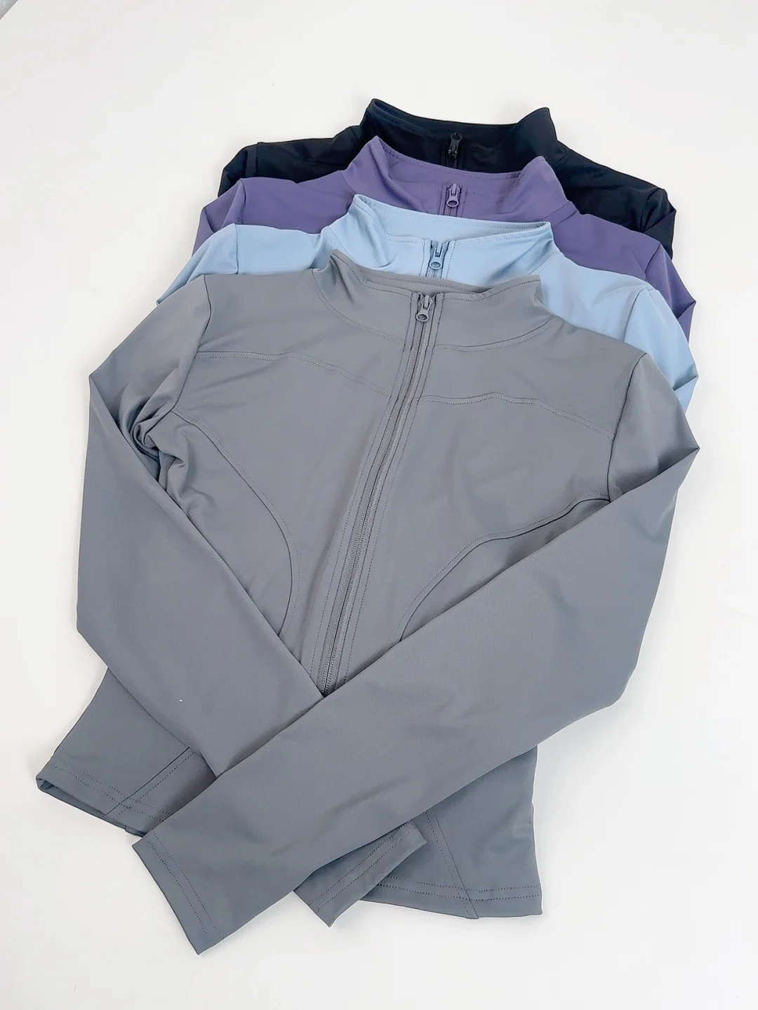 呐！显白又神秘的灰😺太显瘦了～