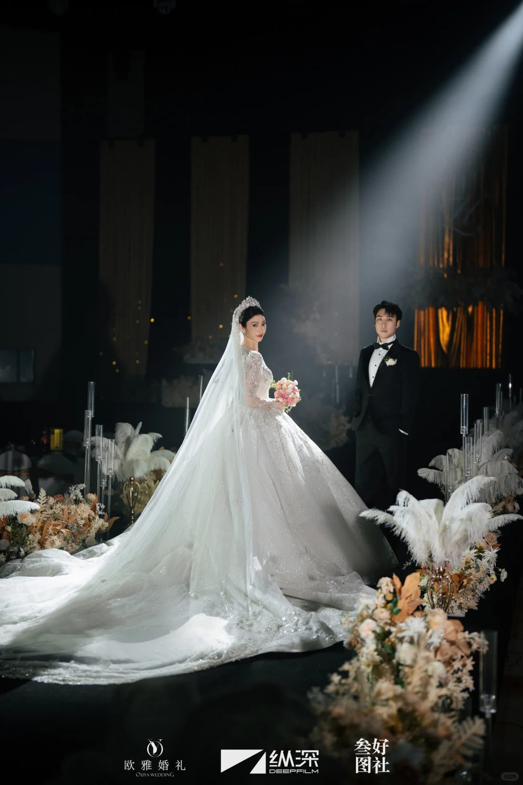 好美啊 好帅啊 好般配啊 闪闪发光的两人