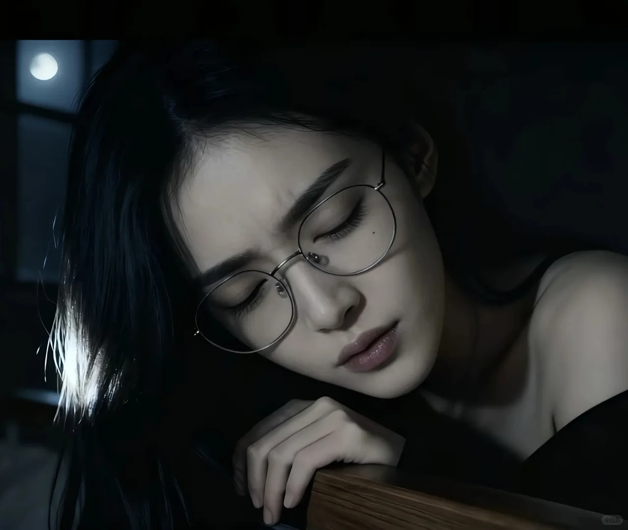 壁纸｜斯文眼镜妹