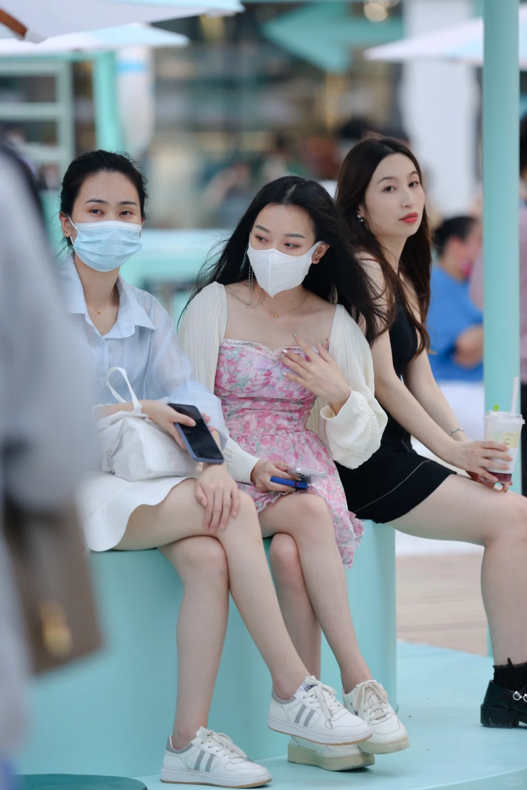 深圳街拍粉裙高跟小姐姐