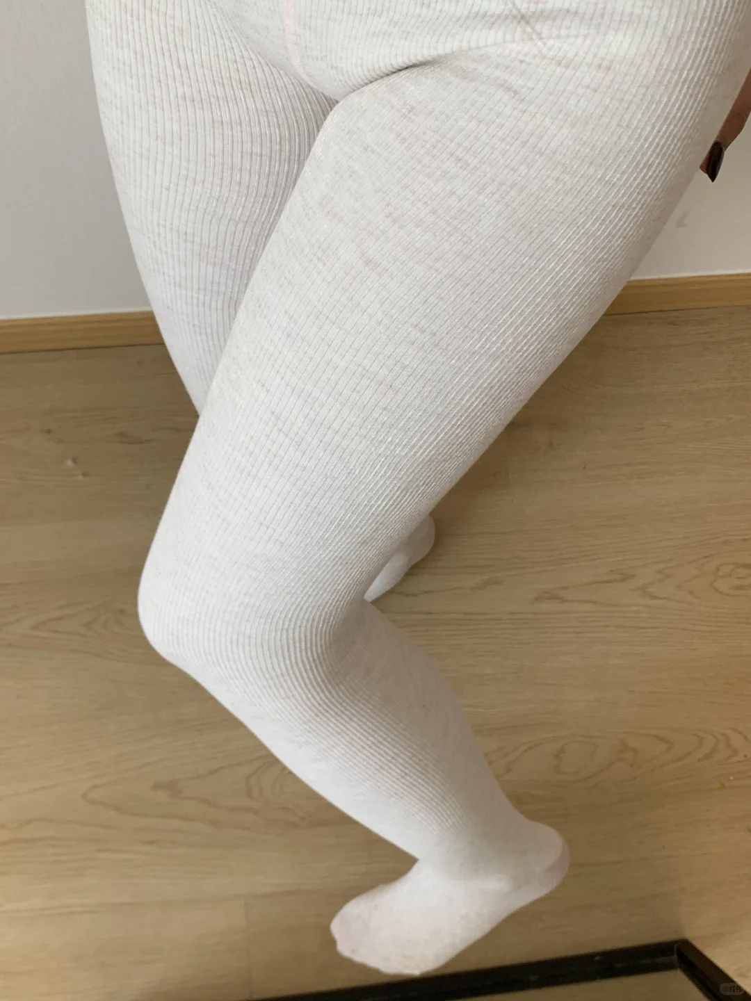 秋冬就爱穿这种白色连裤袜！太显腿直了