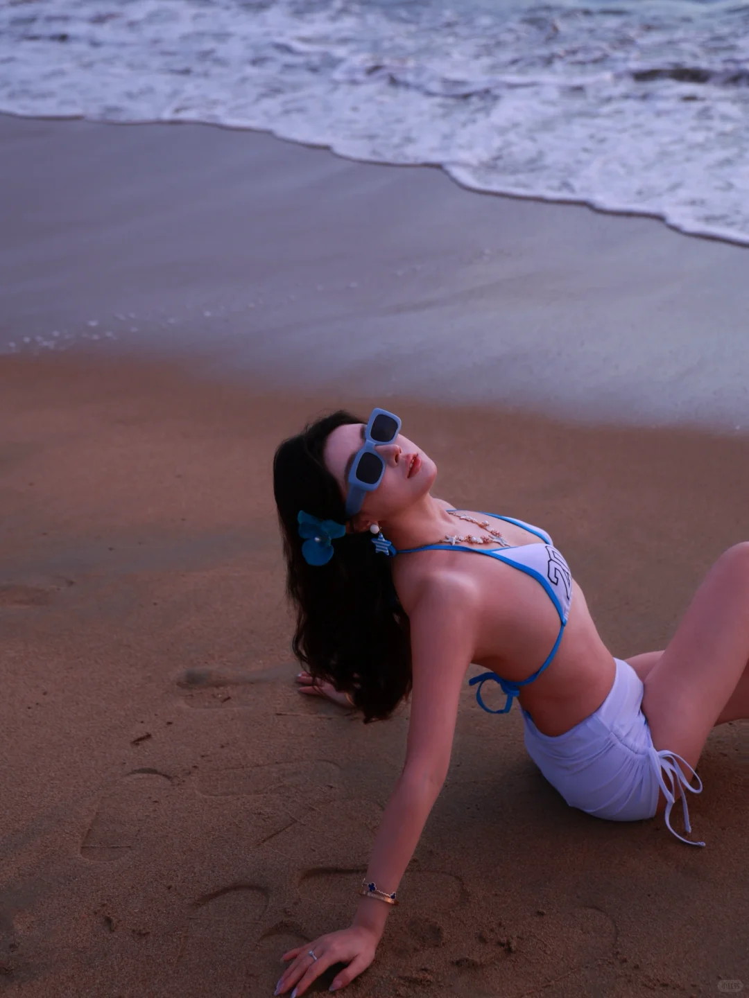 海边就是要穿比基尼！👙