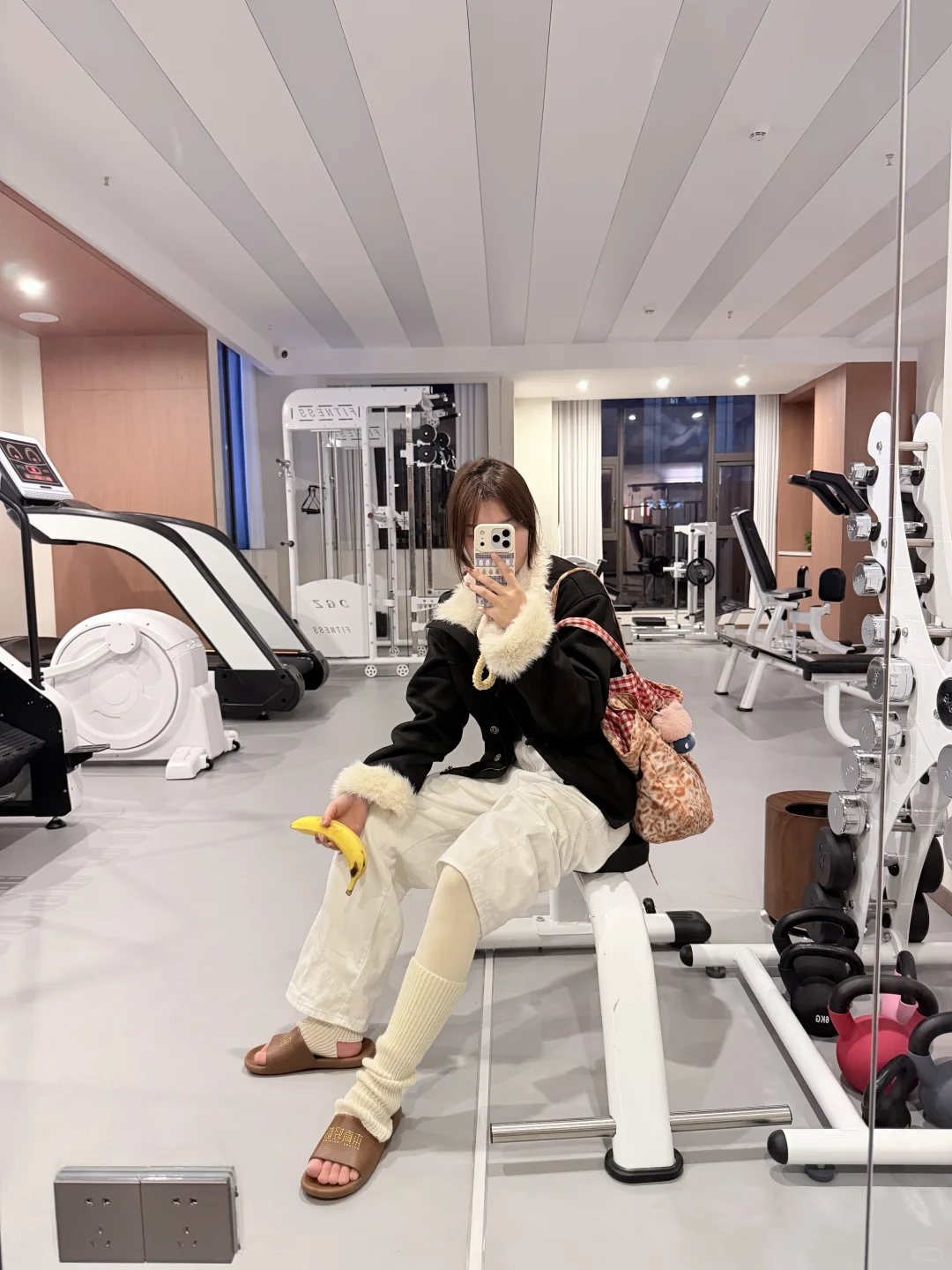 你去找穿黑丝的吧，俺牛仔裤里面还有瑜伽裤