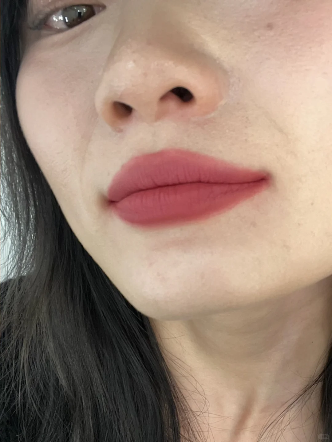 配黑色大衣真的绝了～迷人又耀眼✨