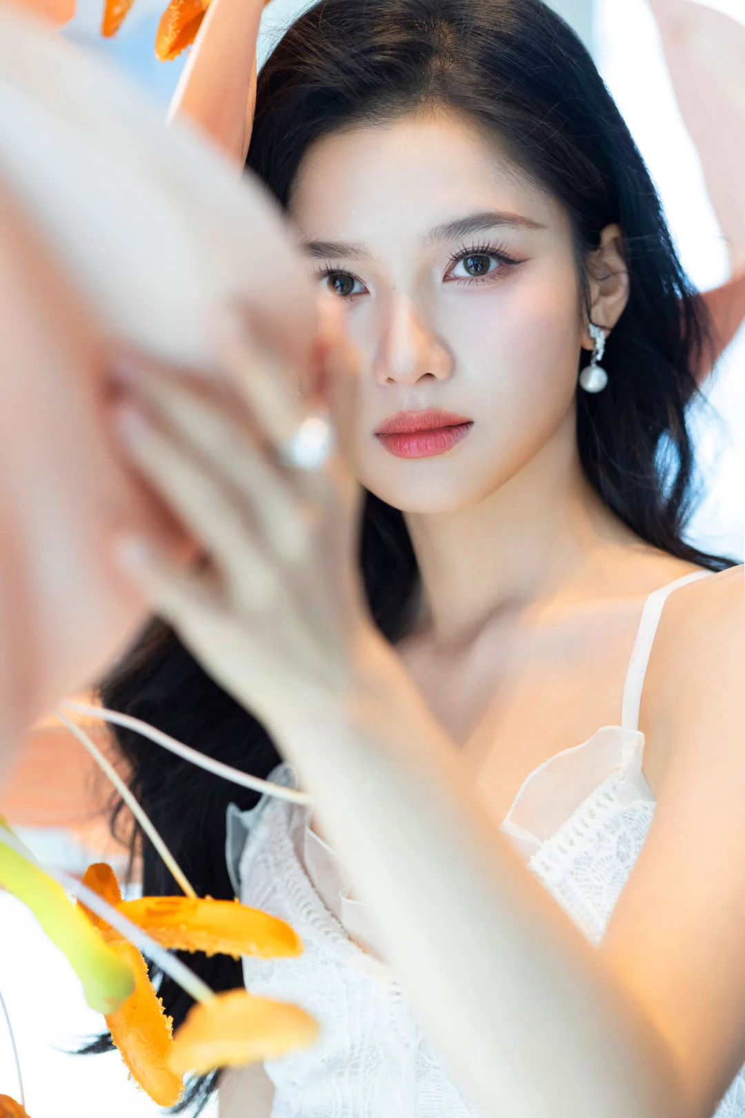 张婧仪｜兰蔻活动🤍清新大气的蕾丝白裙