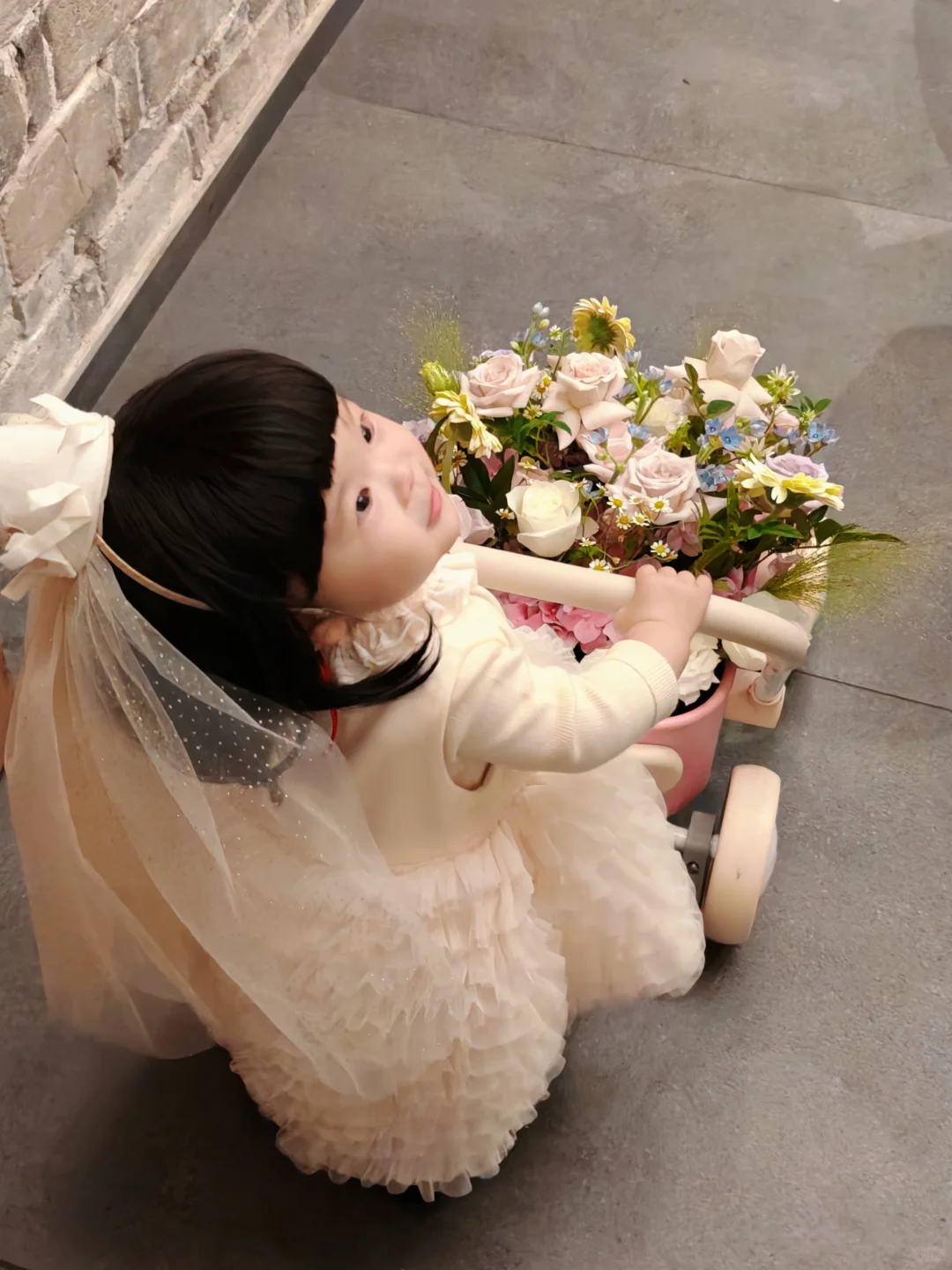 谁说头发少的女宝不适合穿裙子