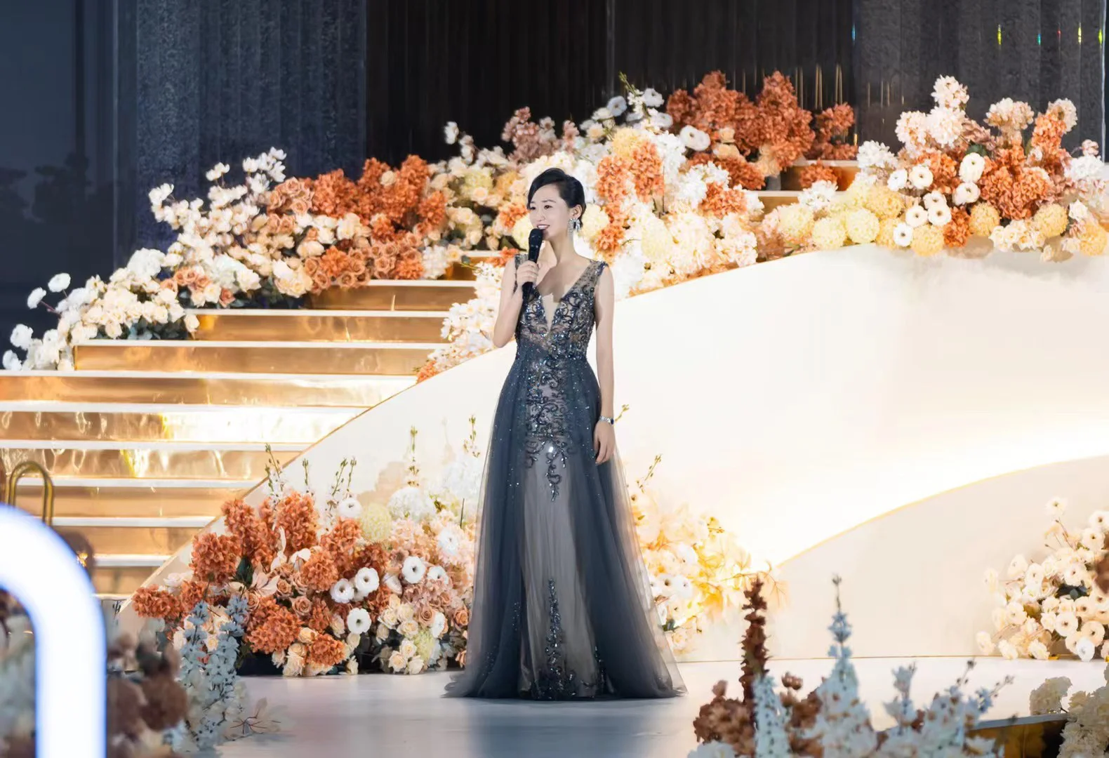 年会C位战袍｜选对礼服让的3个秘密㊙️