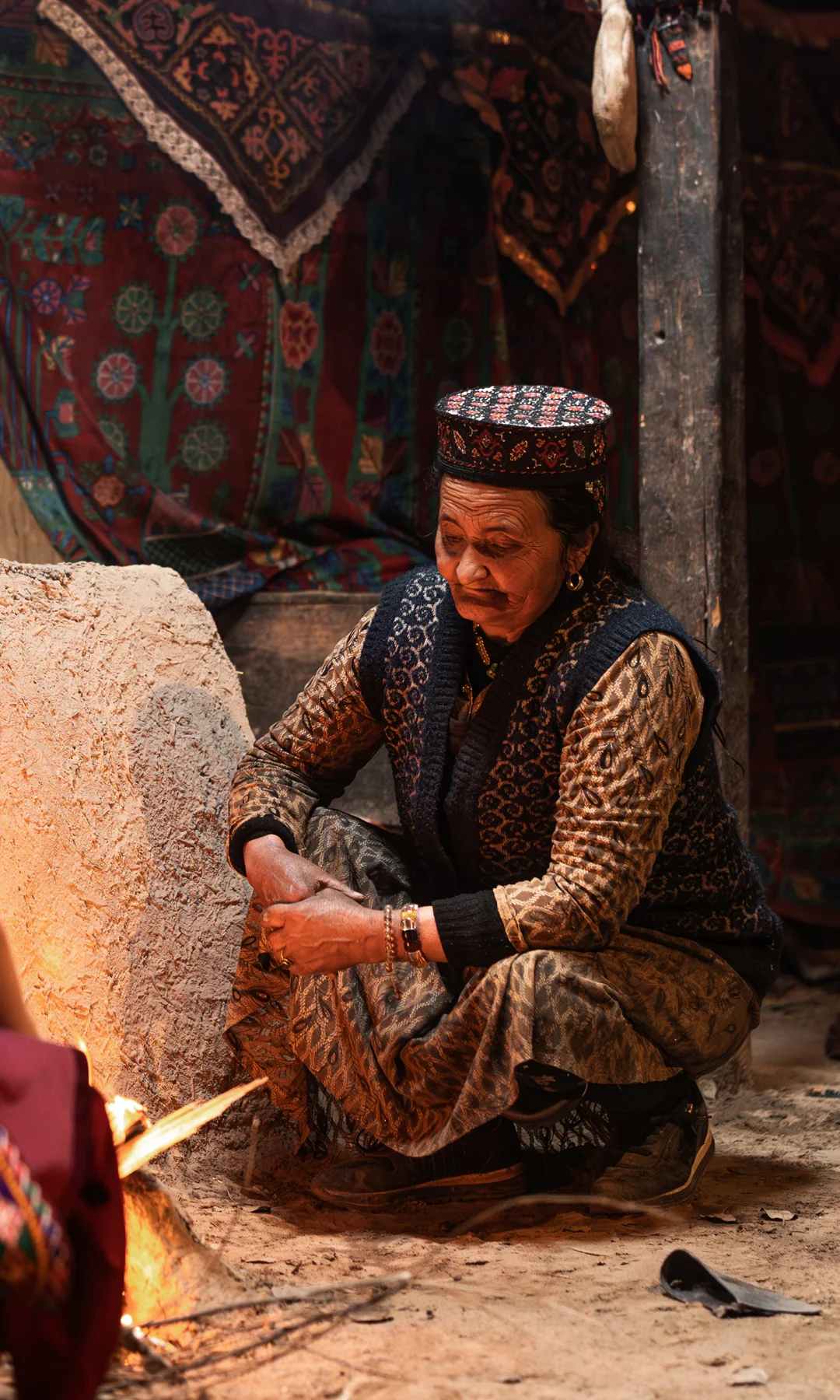 如杏花般纯洁和美丽的塔吉克女士们～