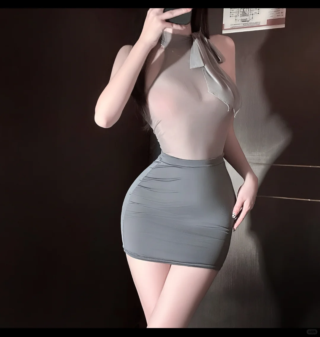 灰色战袍 🔞纯欲辣妹的本命裙