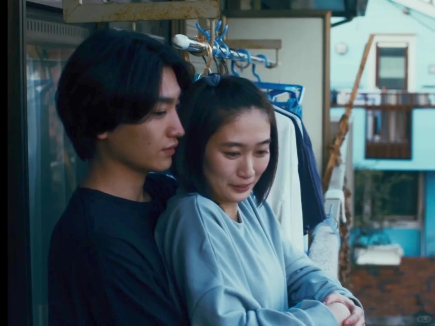 特别提醒:一个人看比较好