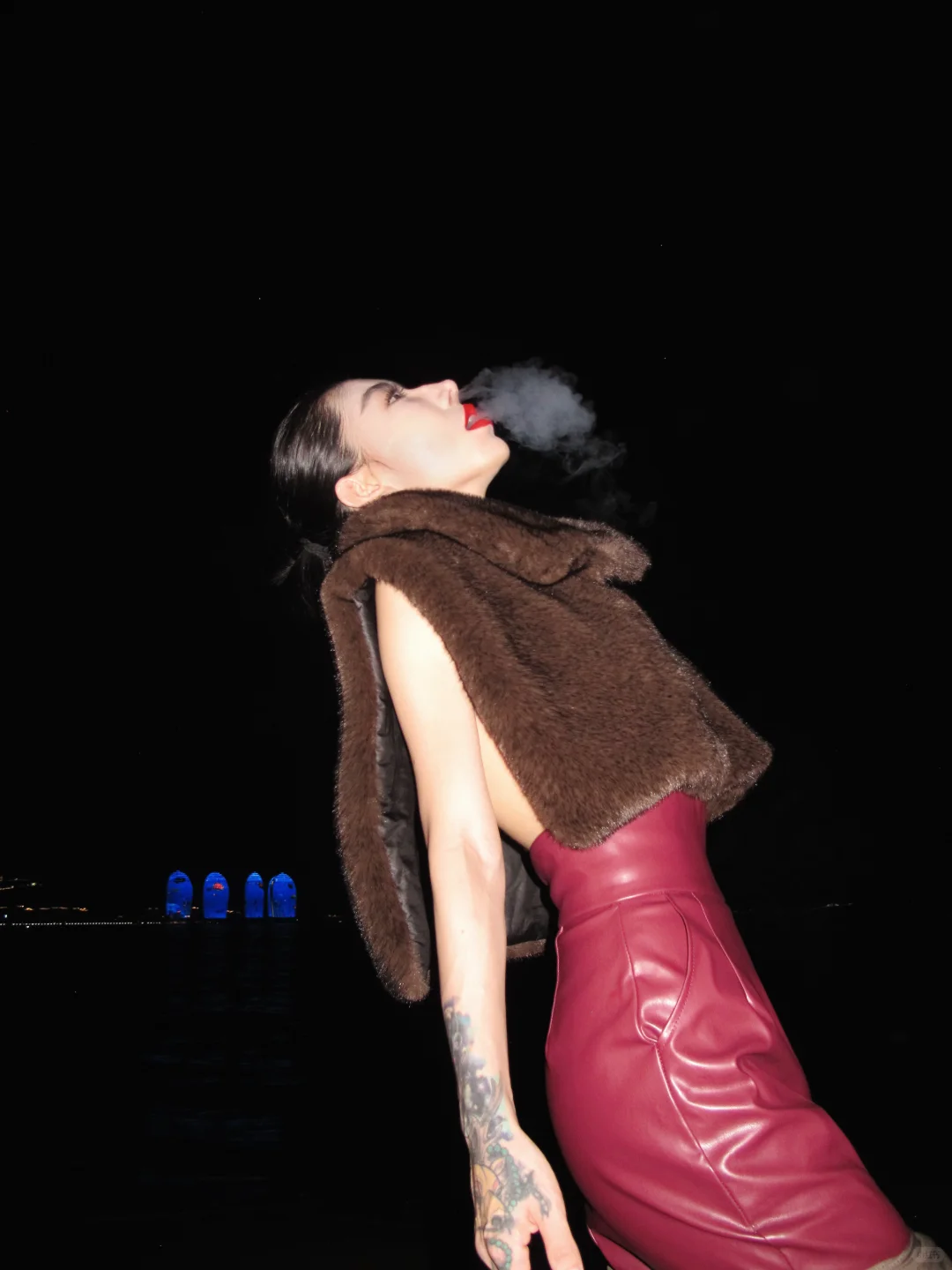 很会勾引女人的一女的