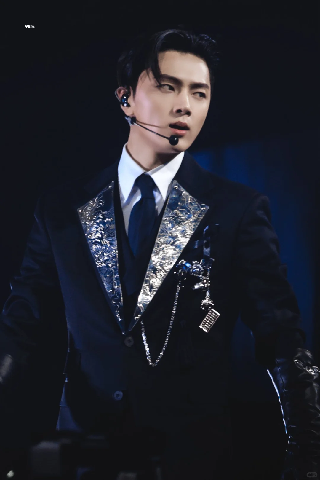 哭得娇艳欲滴的反差小黑猫吗🥹