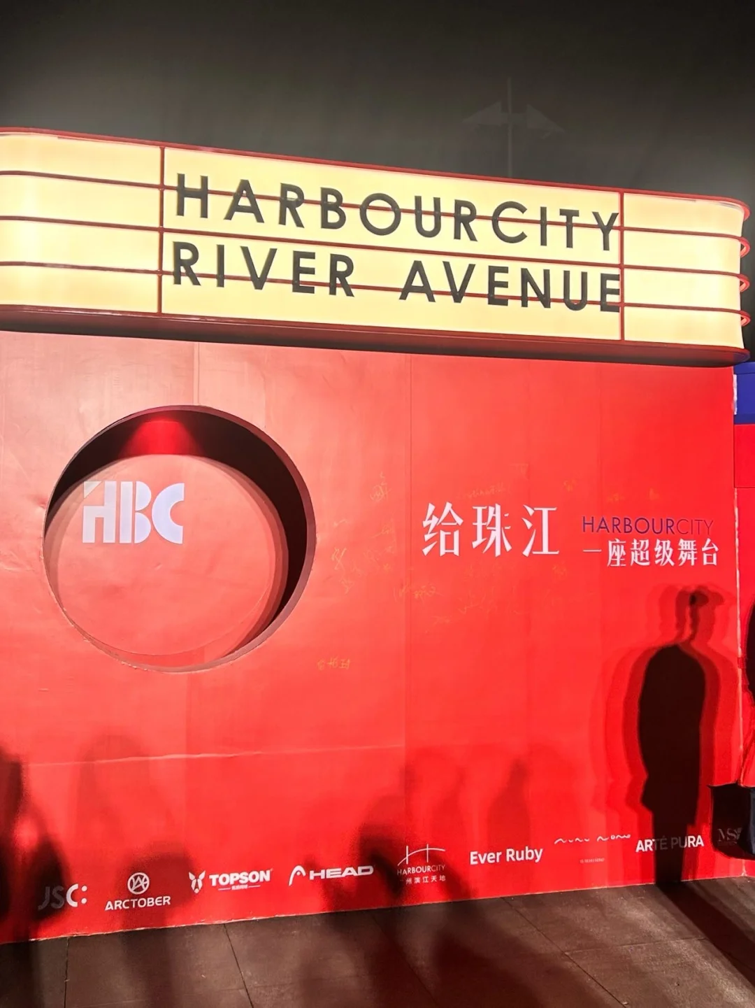 谁懂啊！广州江边这场大秀直接美到窒息🌉