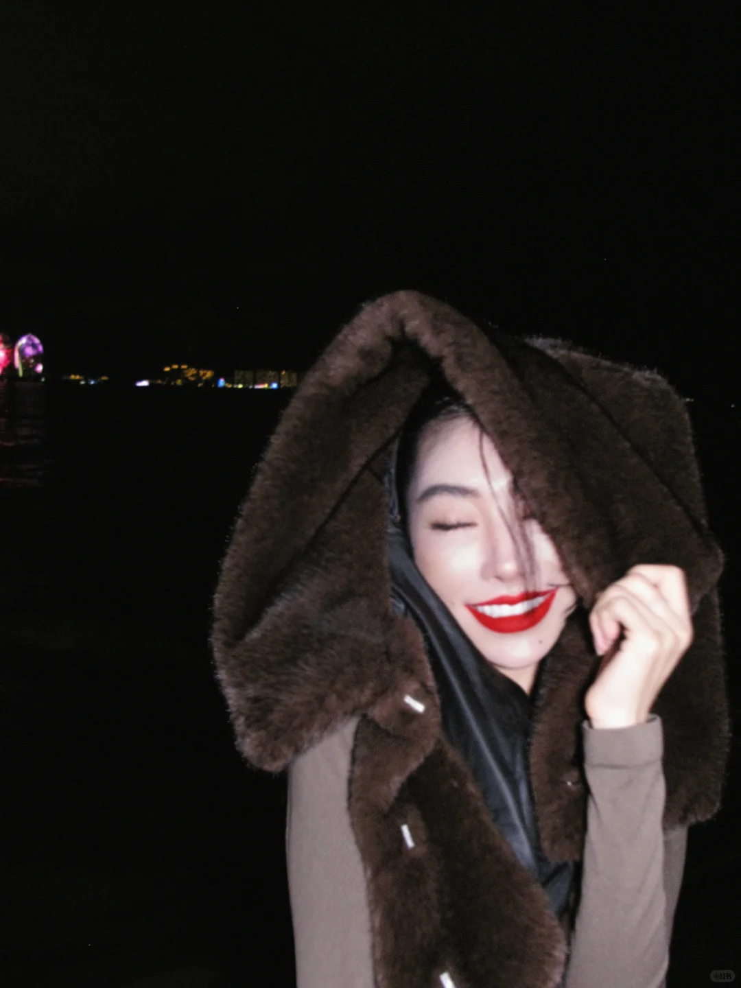 很会勾引女人的一女的