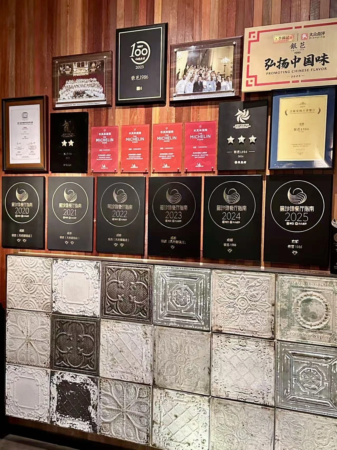 不是吧！在成都吃川菜还要人带？