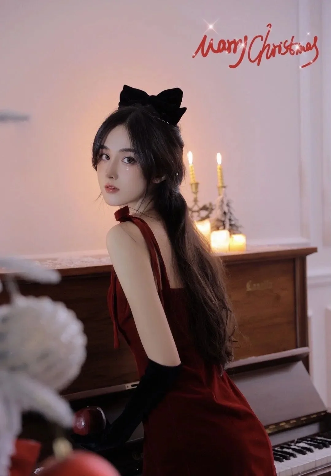 圣诞节的尤物高清小姐姐红色诱惑写真