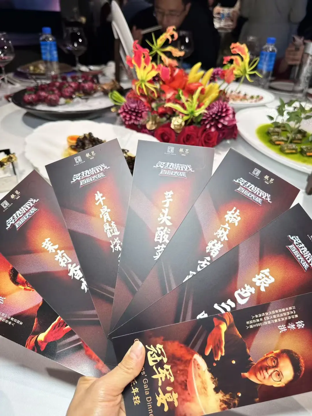 不是吧！在成都吃川菜还要人带？