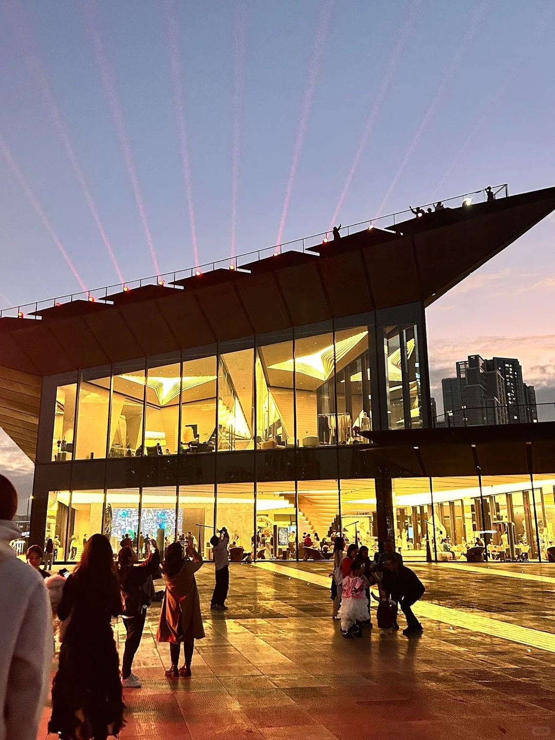 谁懂啊！广州江边这场大秀直接美到窒息🌉