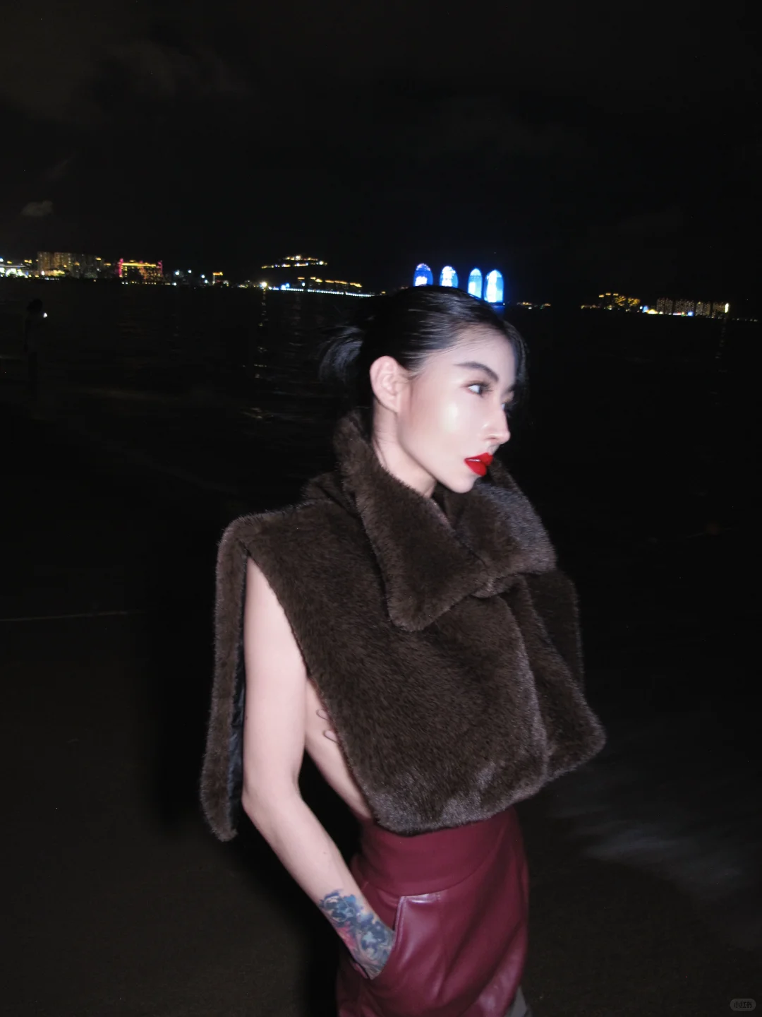 很会勾引女人的一女的