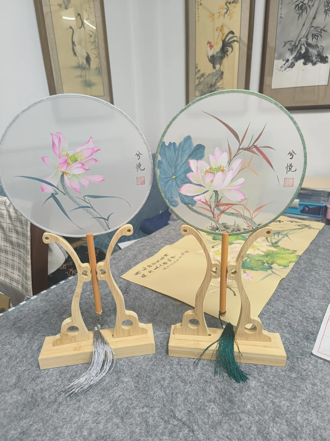 团扇轻摇，夏日荷花入梦来 🌿