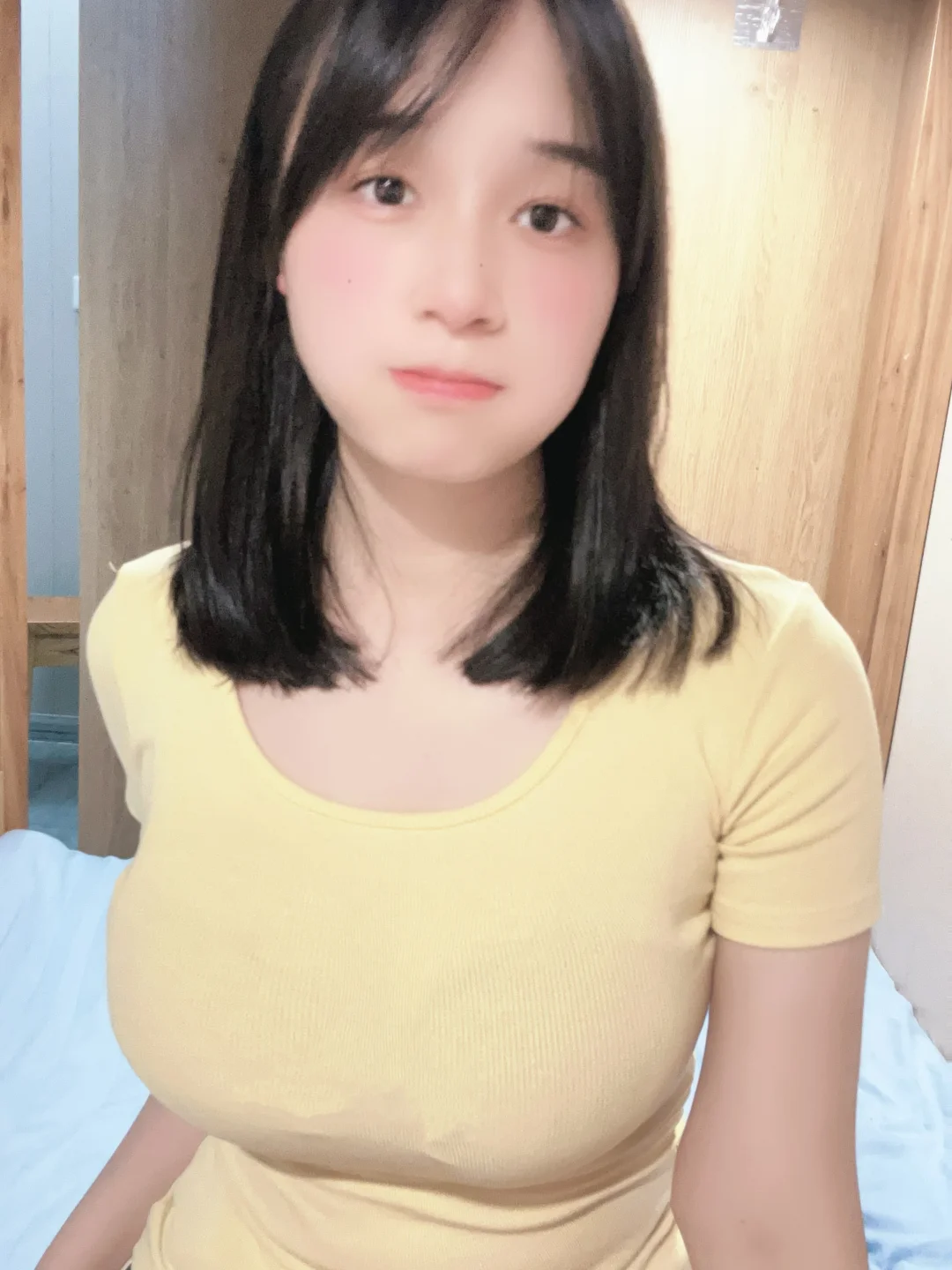 很喜欢自己肉肉的身材