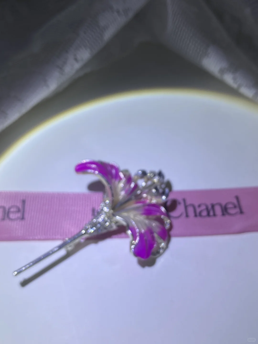 娇艳欲滴的花｜胸针