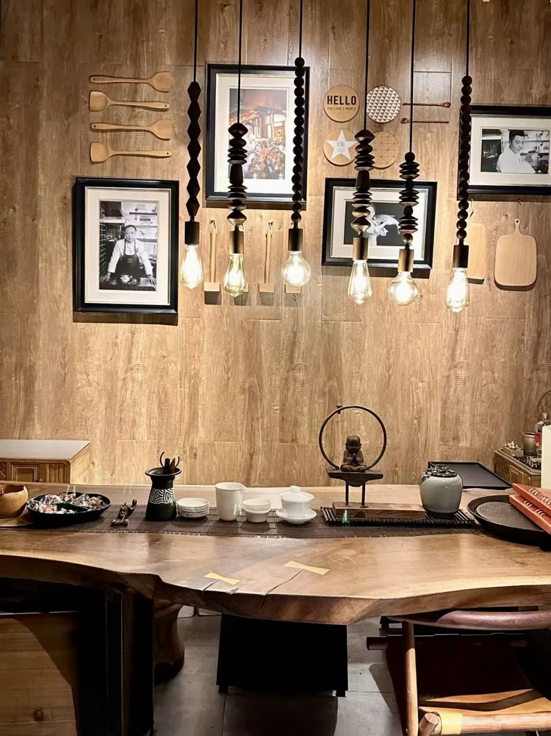 不是吧！在成都吃川菜还要人带？