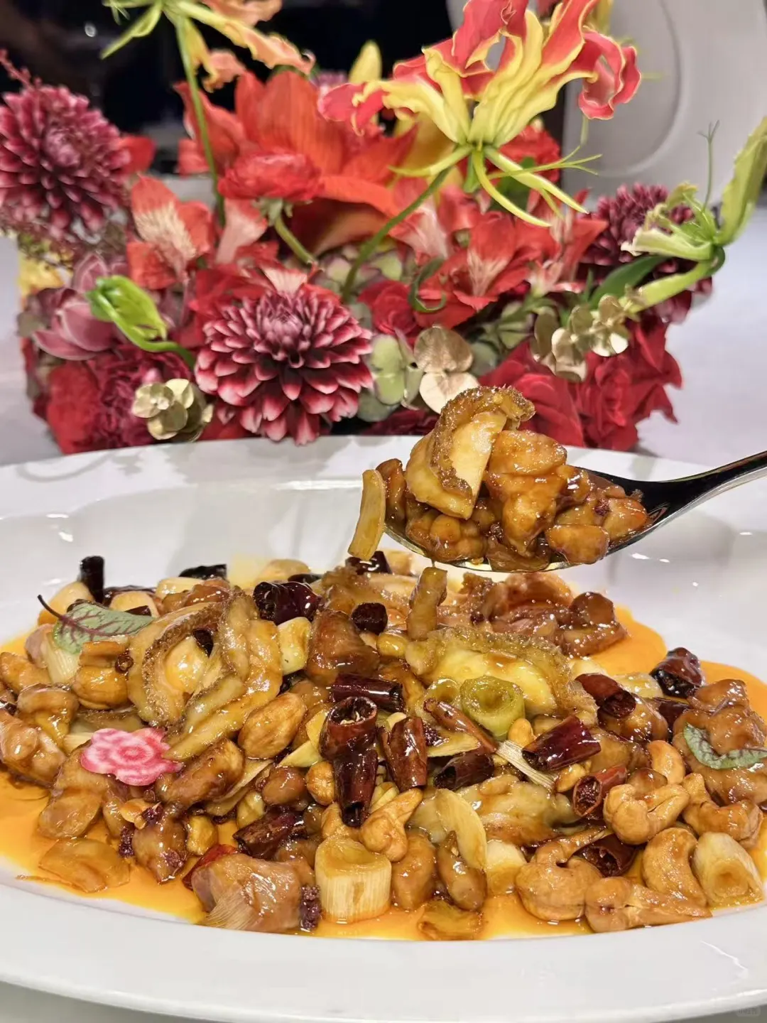 不是吧！在成都吃川菜还要人带？