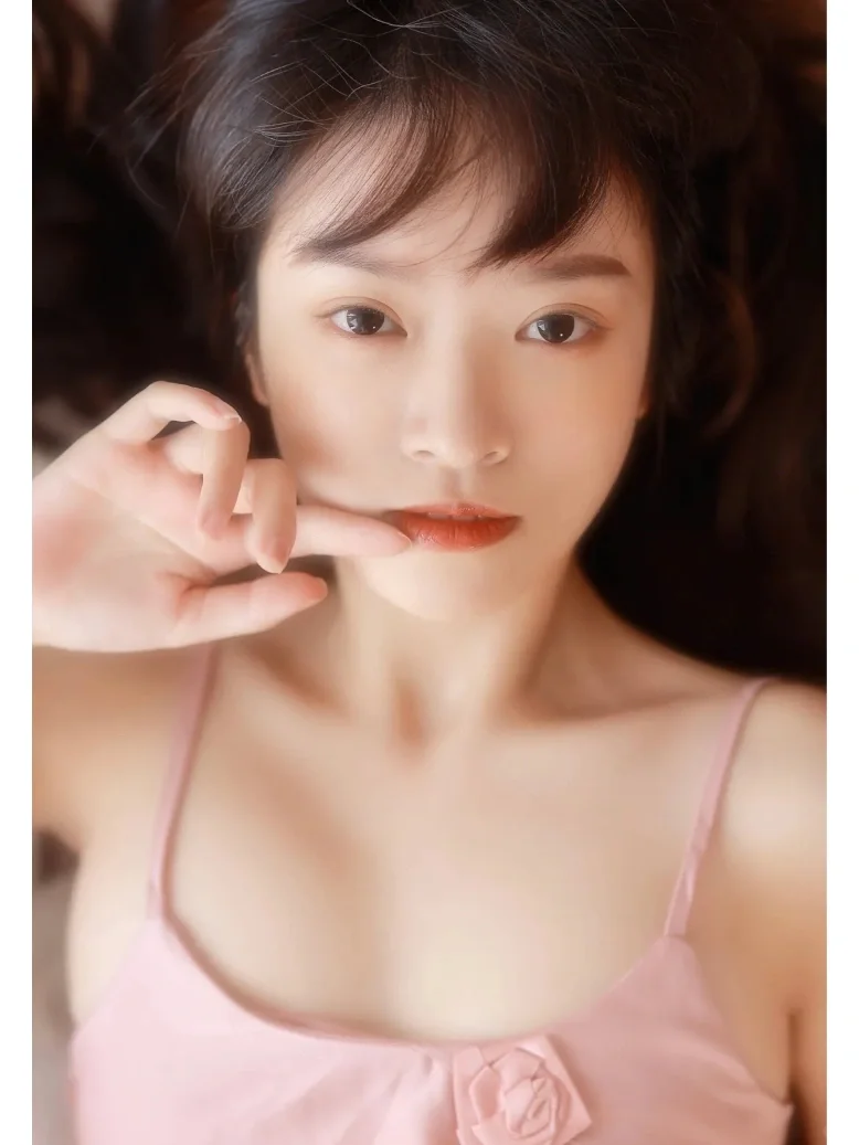 又纯又欲的魅惑精灵，浑然天成的尤物