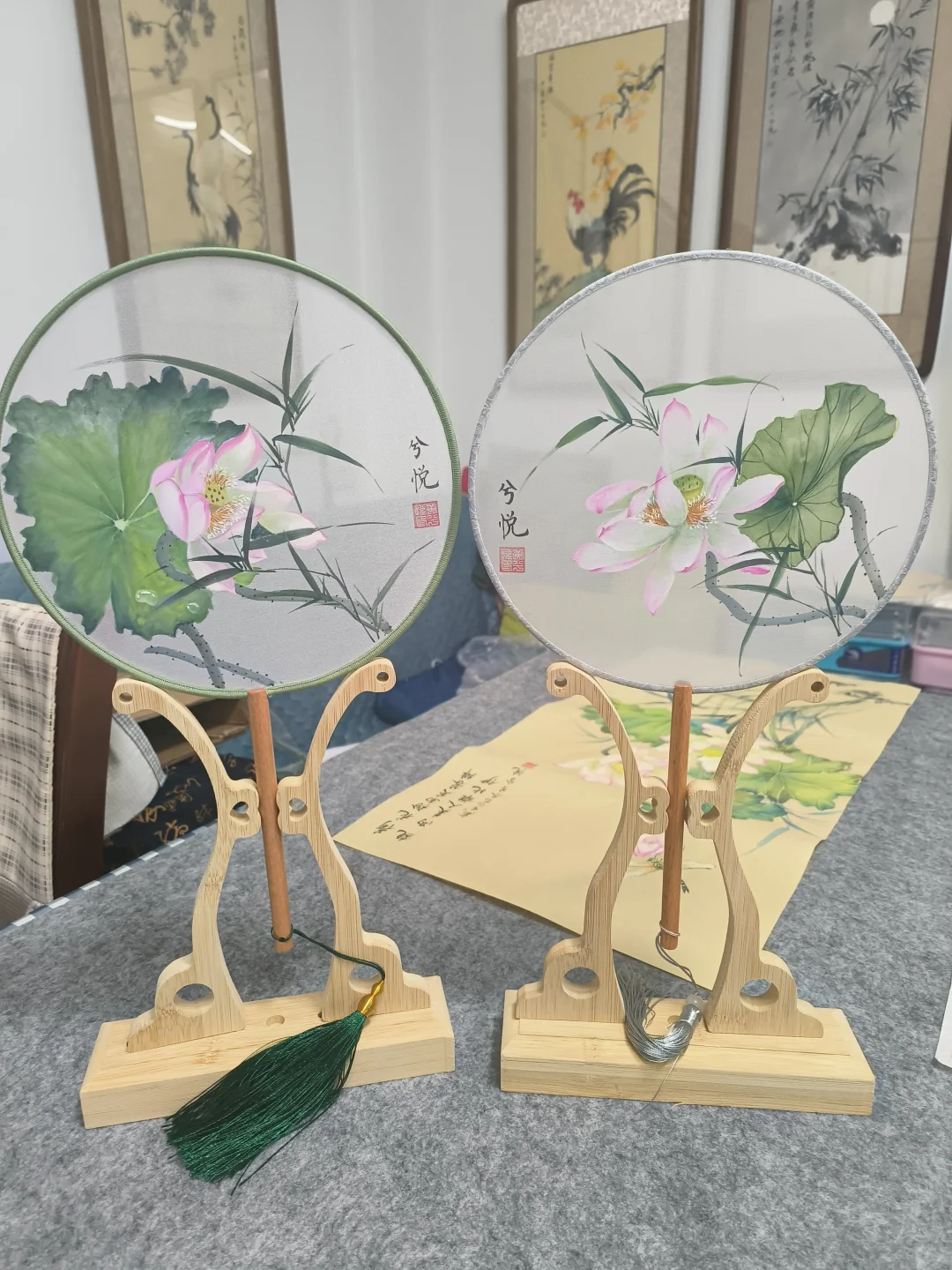 团扇轻摇，夏日荷花入梦来 🌿