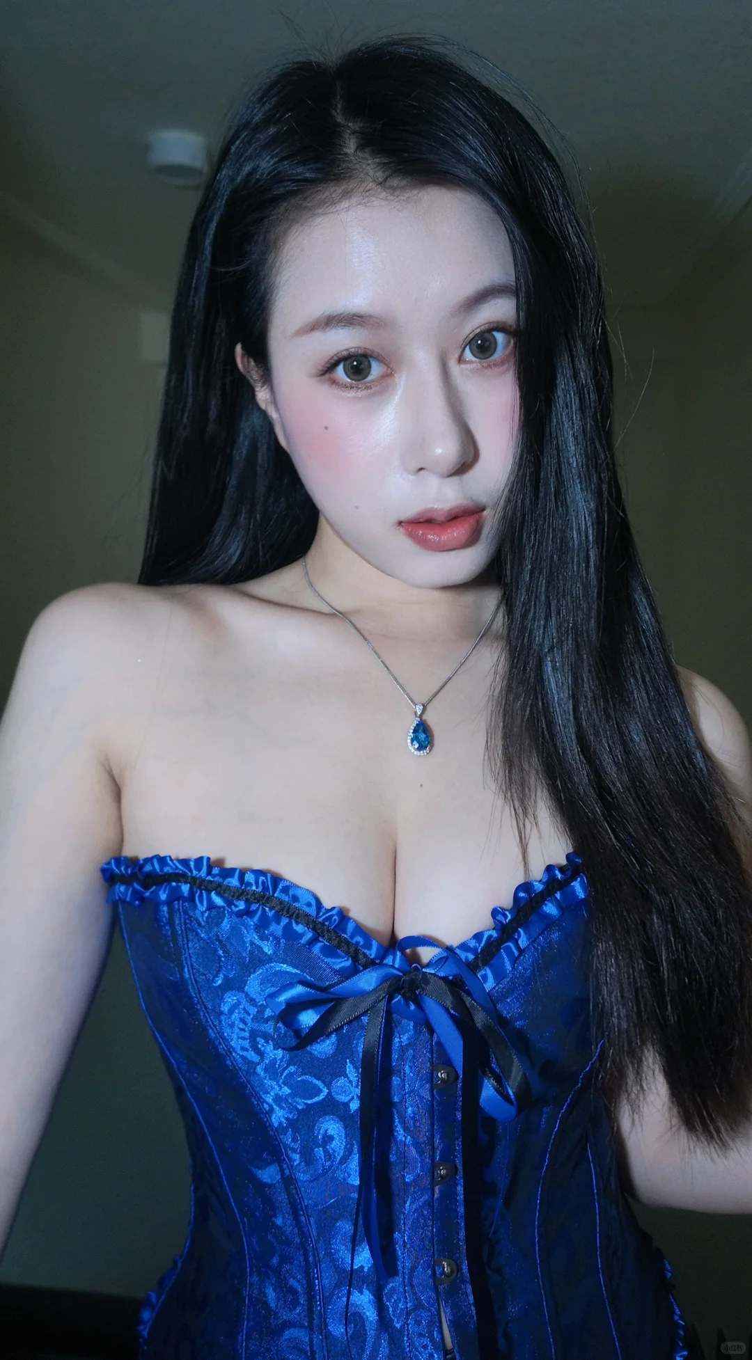 下辈子想变成蟑螂让妹子们也为我尖叫