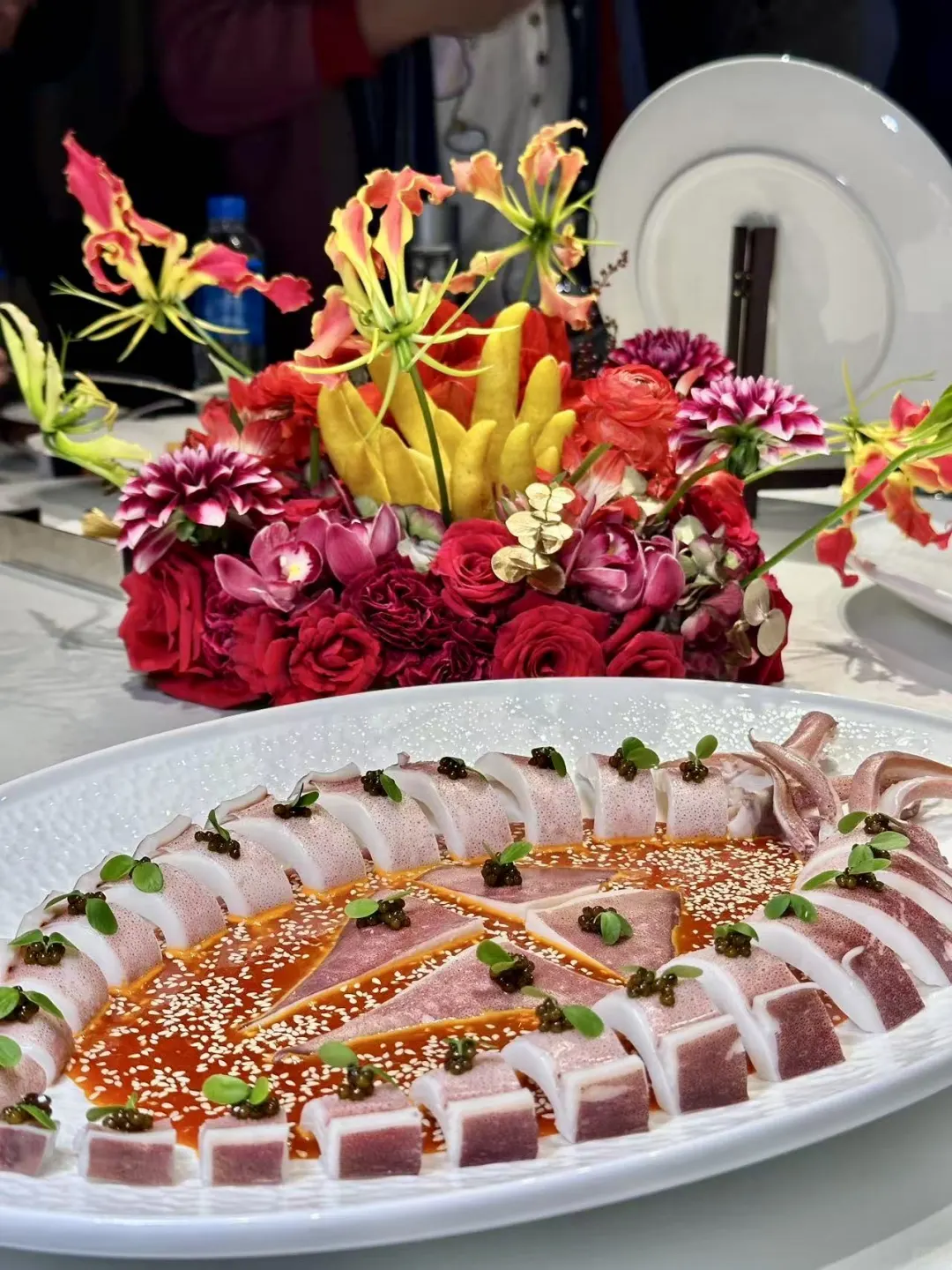 不是吧！在成都吃川菜还要人带？