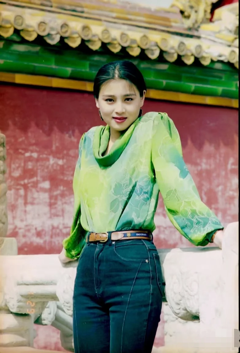 欣赏一下脸如银盆，面如满月的美人