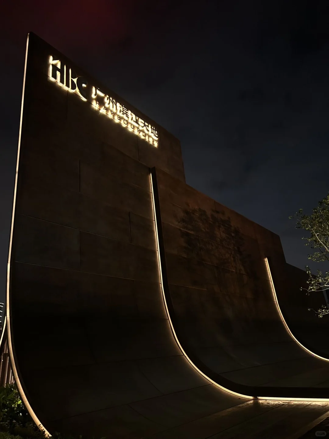 谁懂啊！广州江边这场大秀直接美到窒息🌉