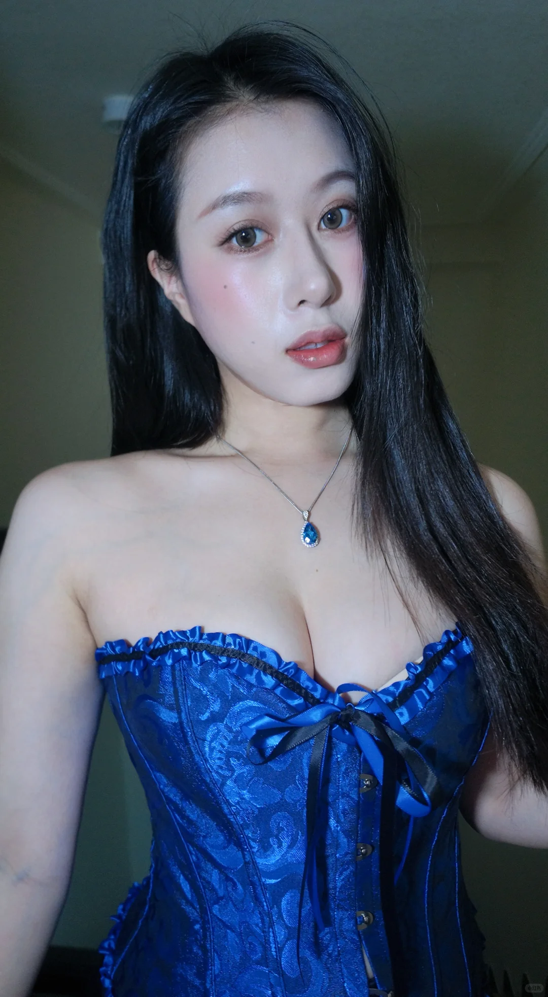 下辈子想变成蟑螂让妹子们也为我尖叫