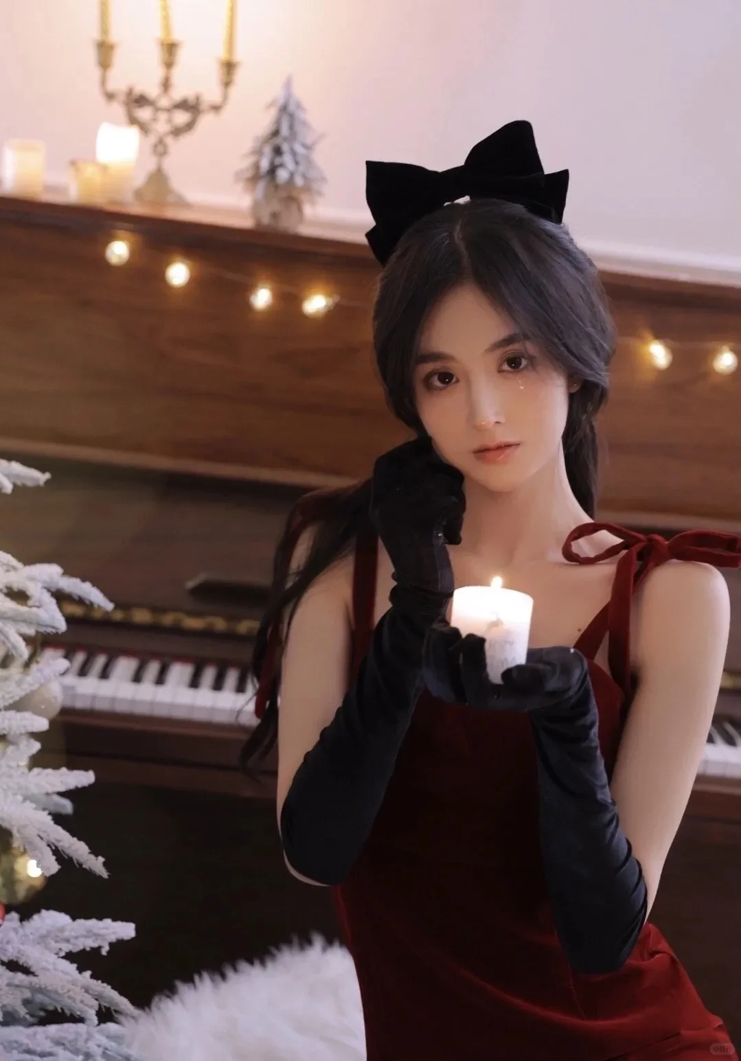 圣诞节的尤物高清小姐姐红色诱惑写真