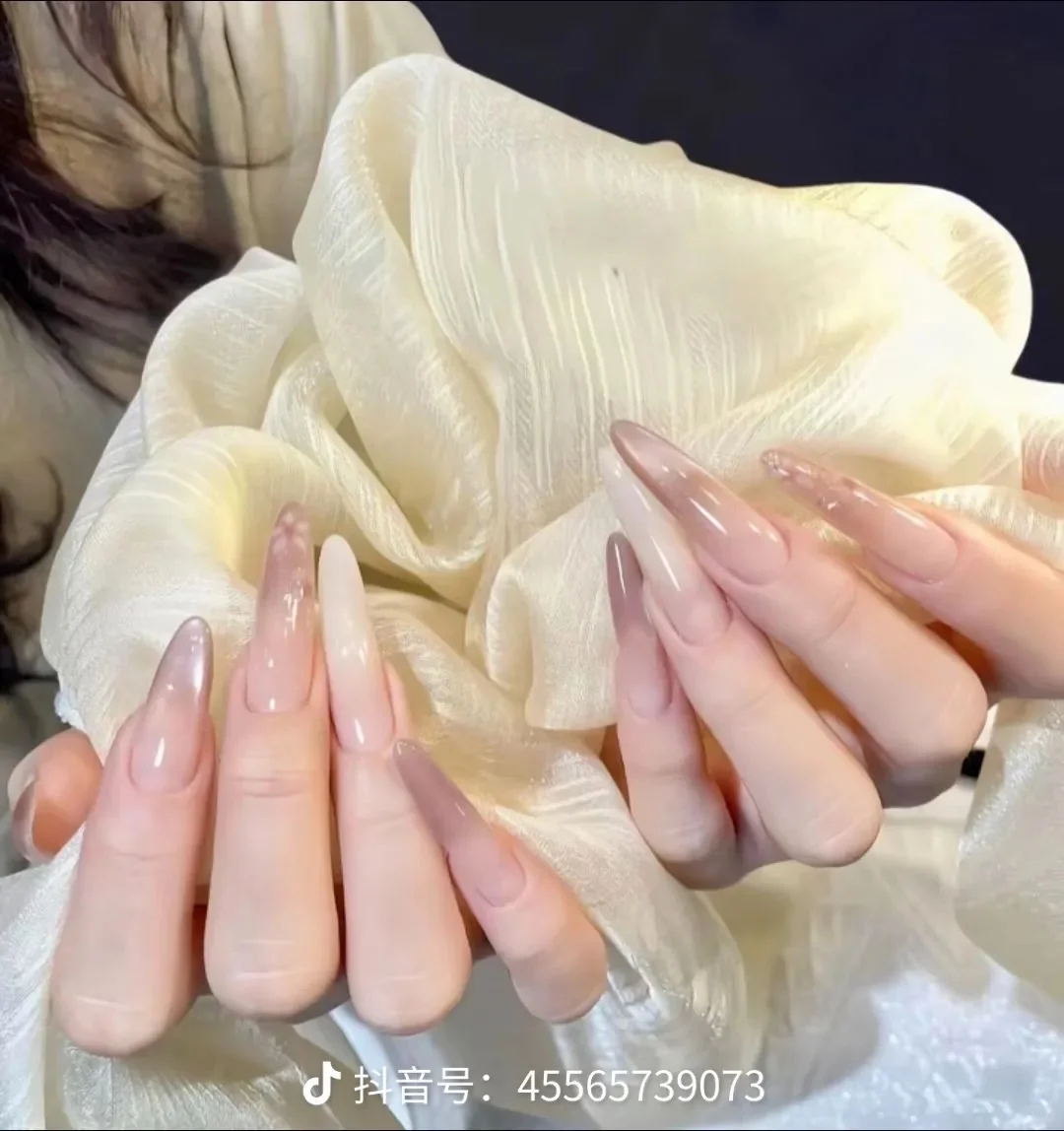 求问哪一个美甲好看💓