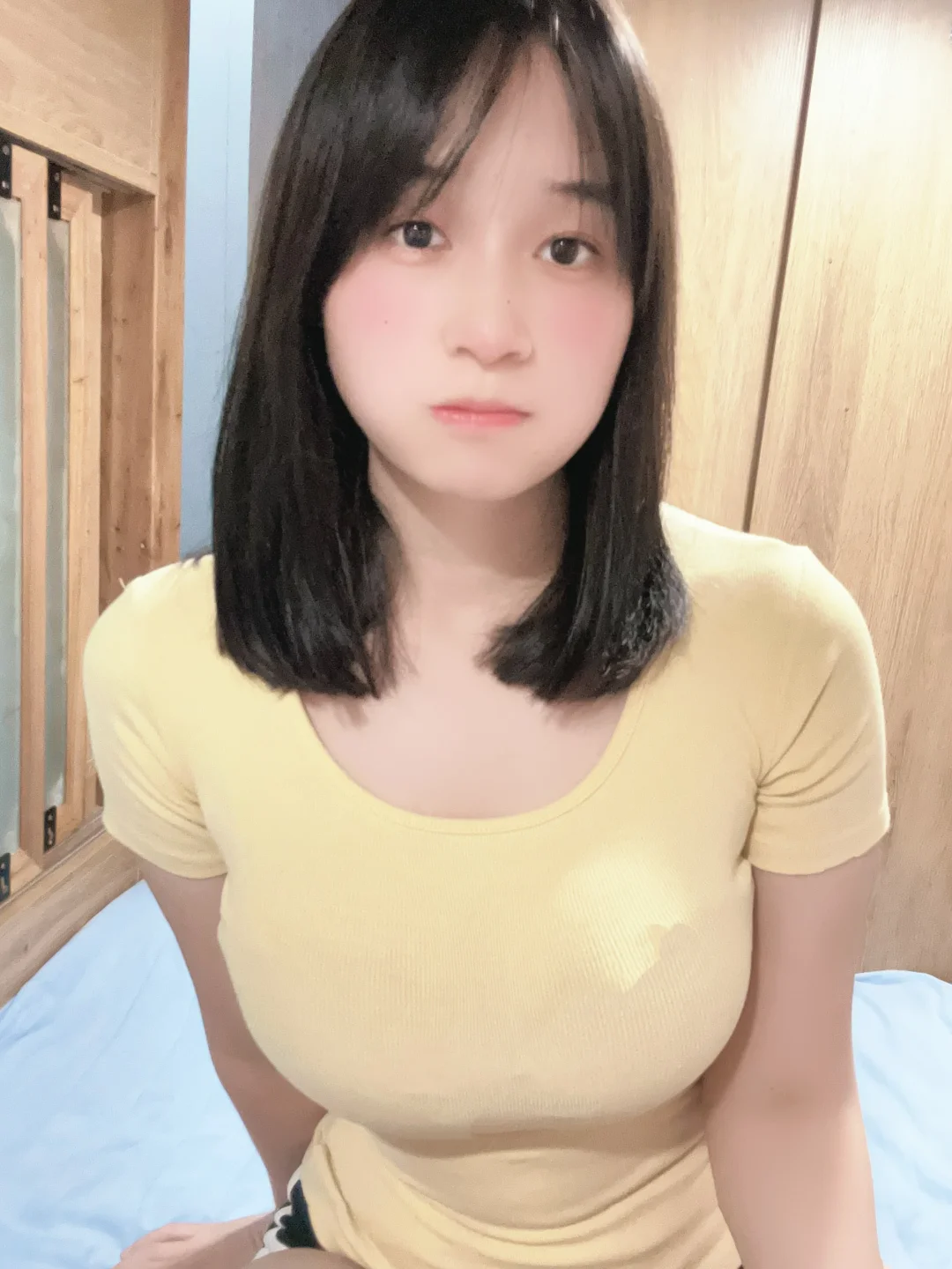 很喜欢自己肉肉的身材