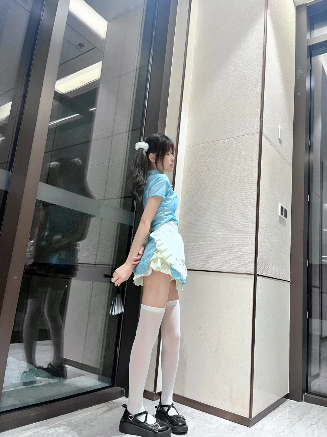 兄弟们看我女装美吗