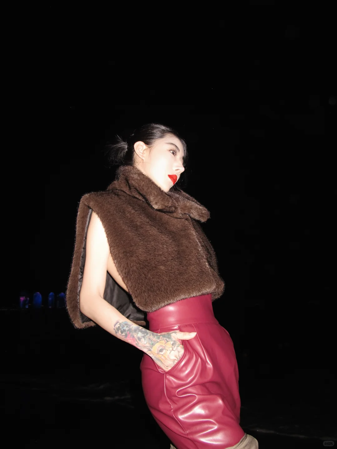 很会勾引女人的一女的