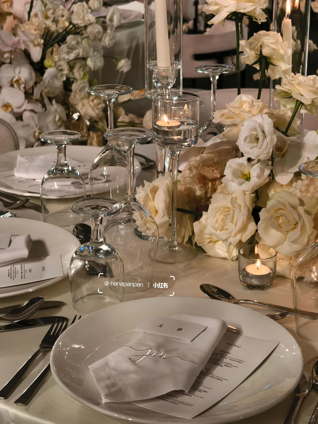 3万6千支白玫瑰绽放在巴厘岛soori的海边