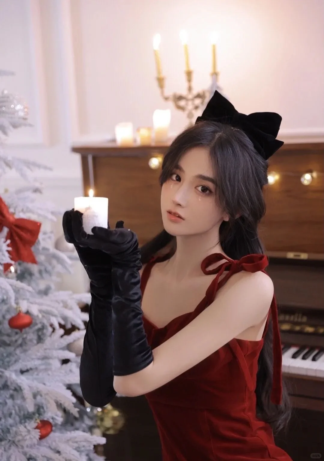圣诞节的尤物高清小姐姐红色诱惑写真