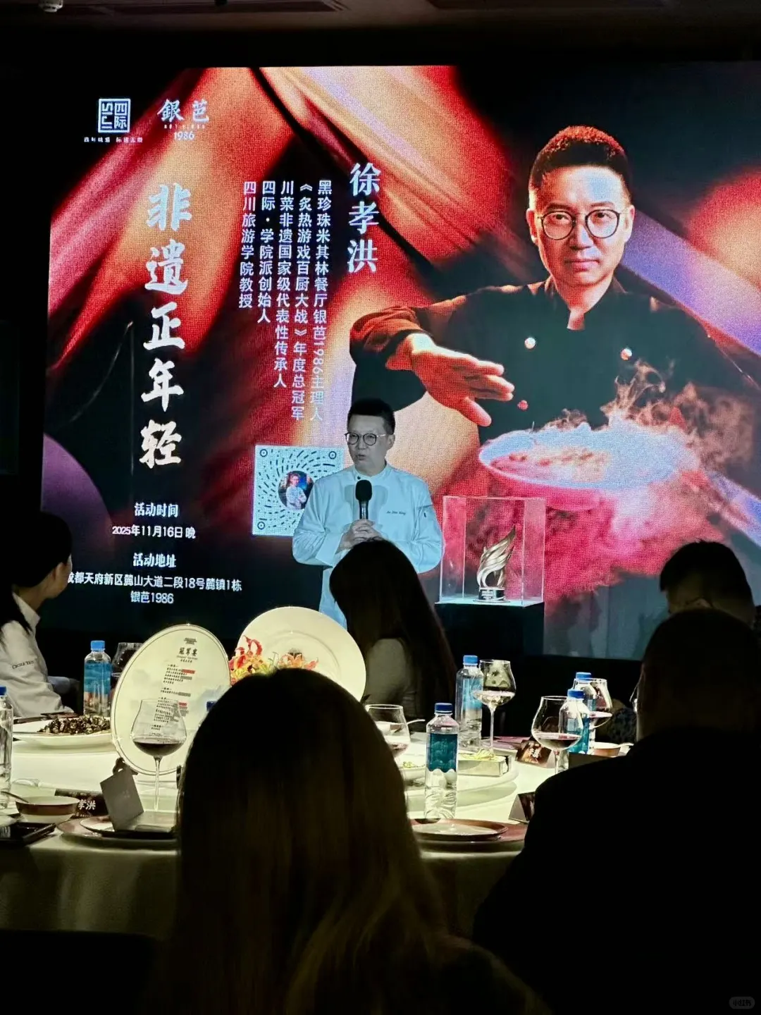 不是吧！在成都吃川菜还要人带？