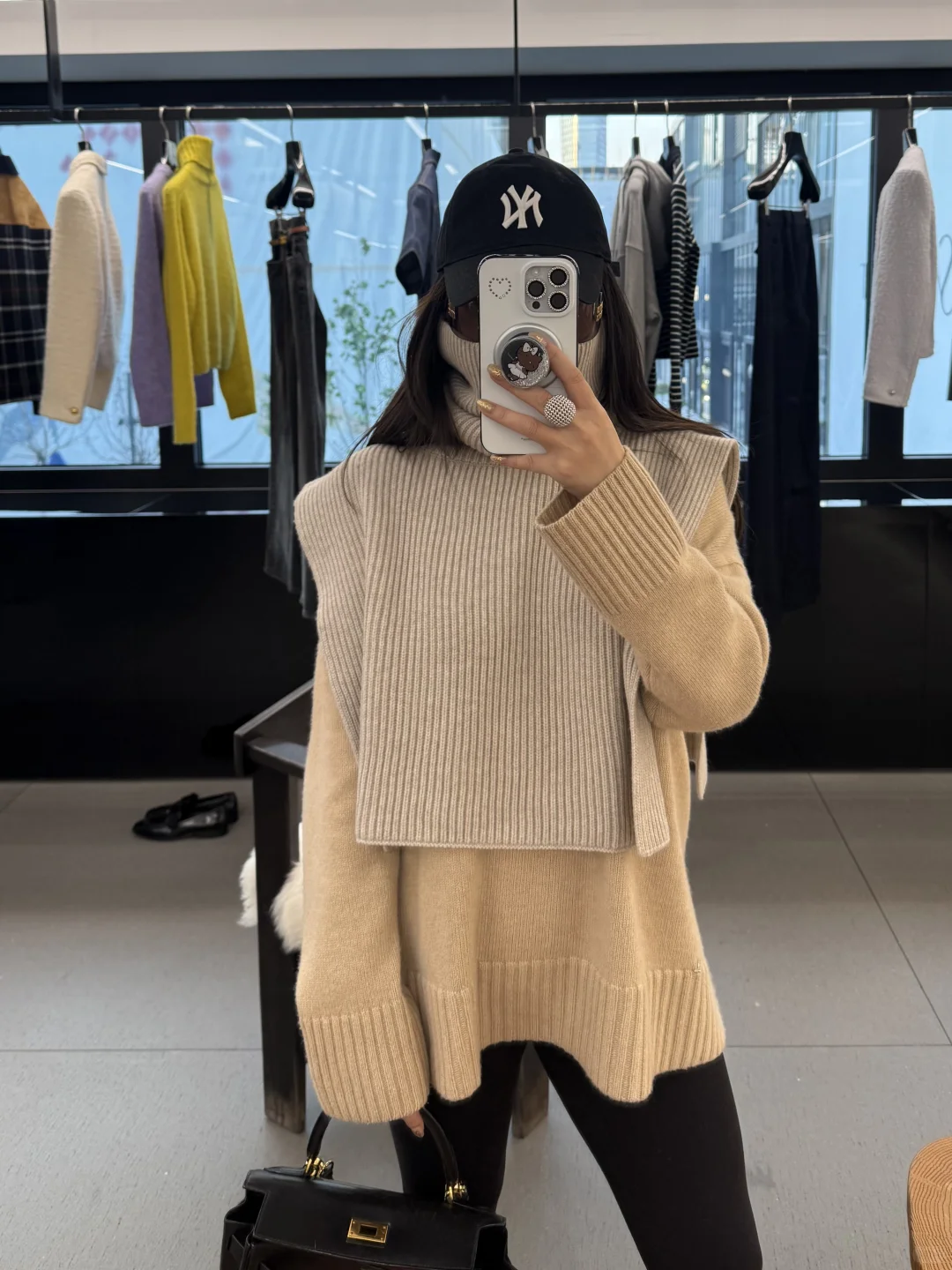 暖光，落叶，甜品🍮和鲜花