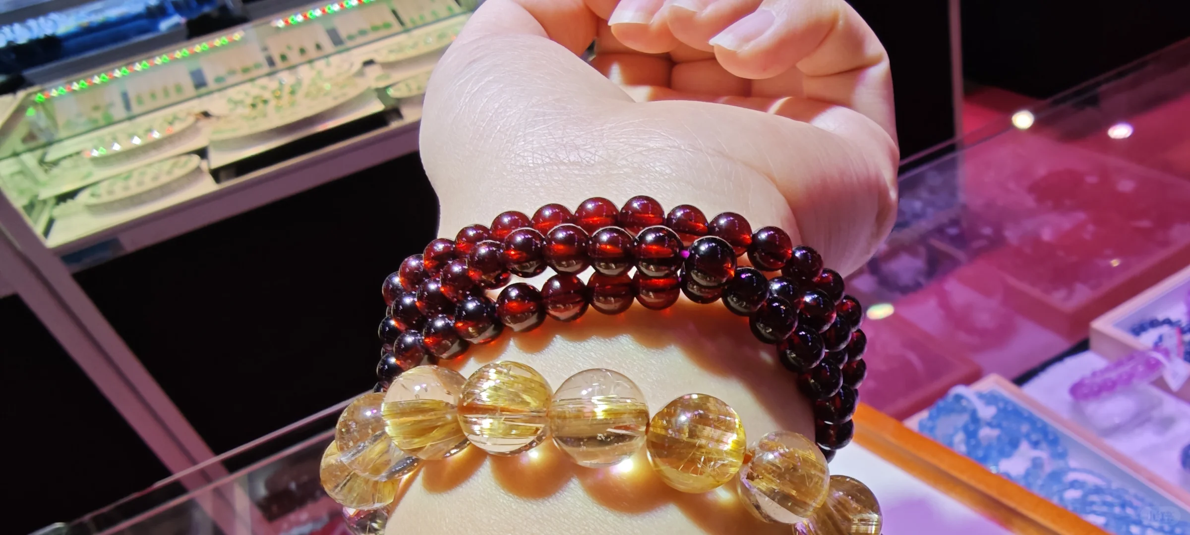 天然酒红石榴石