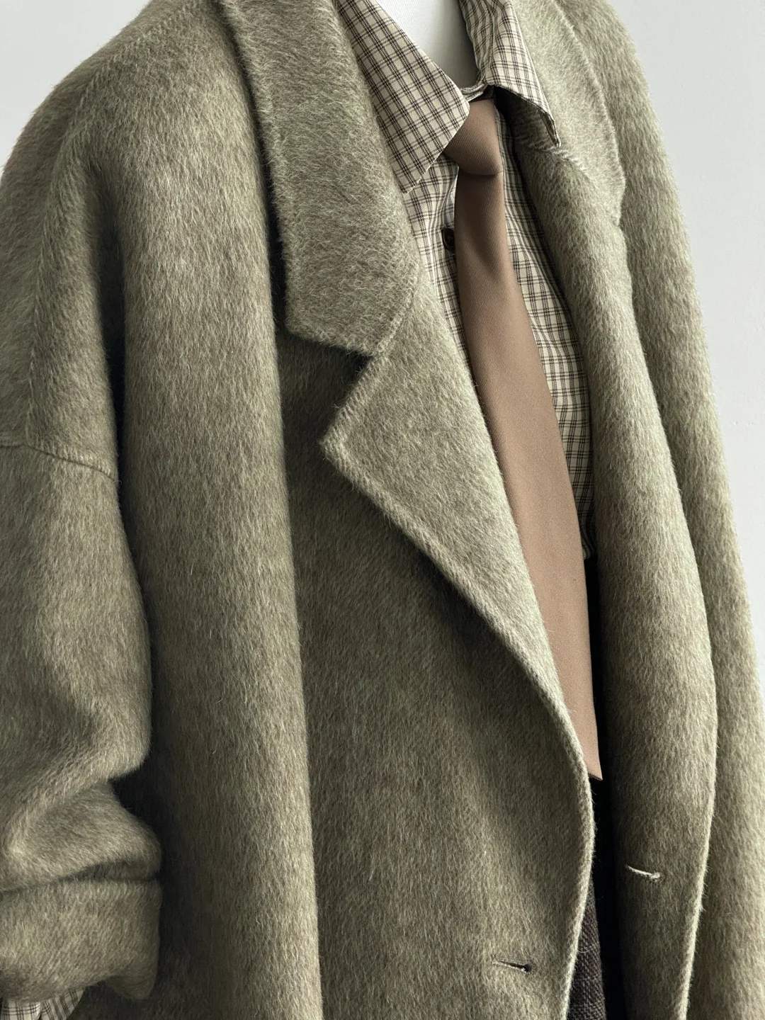 复古女孩必备的橄榄绿大衣🏈